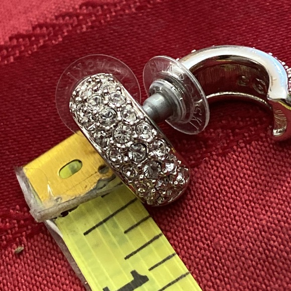 VINTAGE SWAROVSKI SWAN PAVE’ Post Pierced Earrings - Picture 5 of 5